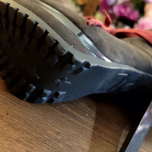 KEAVA  BY XHILARATION LADIES COMBAT FAUX SUEDE HEELS W/LEATHER CUFF/CRAMBERRY - Picture 6 of 11